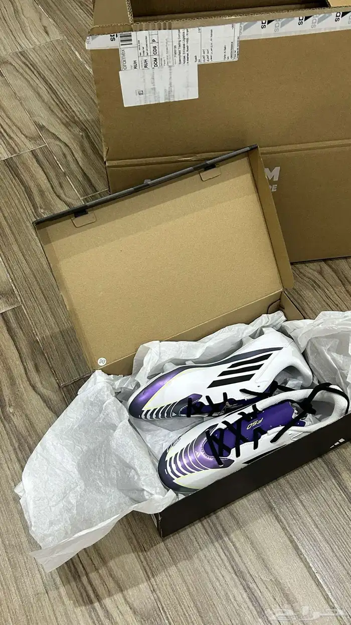 للبيع جواتي اديداس اصلي حقات ميسي مقاس 44 4