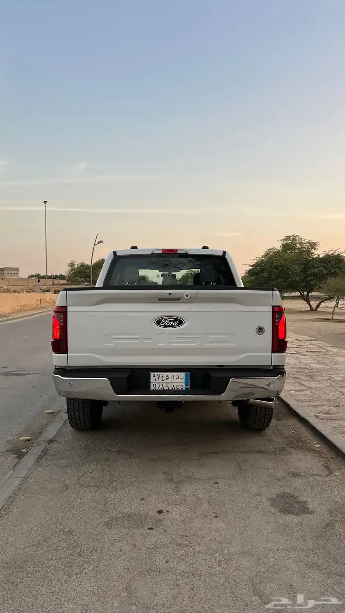 للبيع فورد أف F150 XLT جديد ممشى1250 كيلو فقط V8 أبيض 2025 4