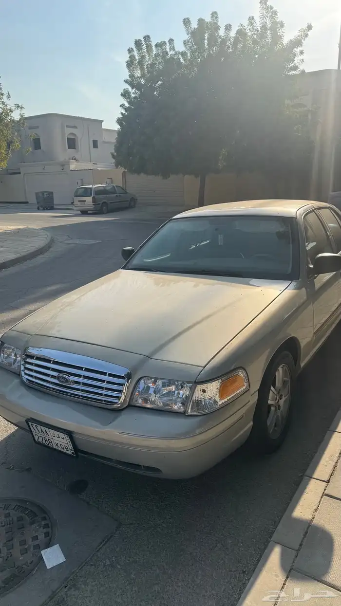 فورد فكتوريا 2011 12