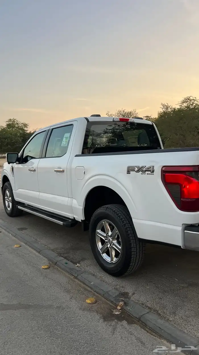 للبيع فورد أف F150 XLT جديد ممشى1250 كيلو فقط V8 أبيض 2025 6