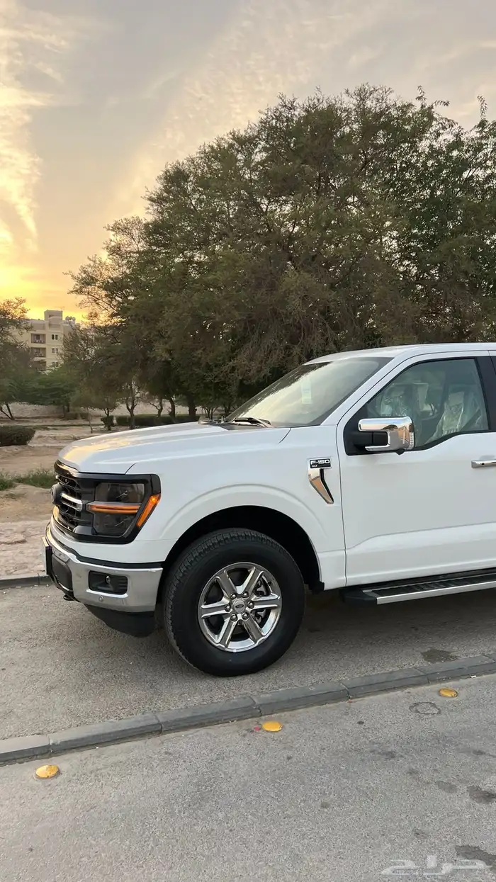 للبيع فورد أف F150 XLT جديد ممشى1250 كيلو فقط V8 أبيض 2025 8