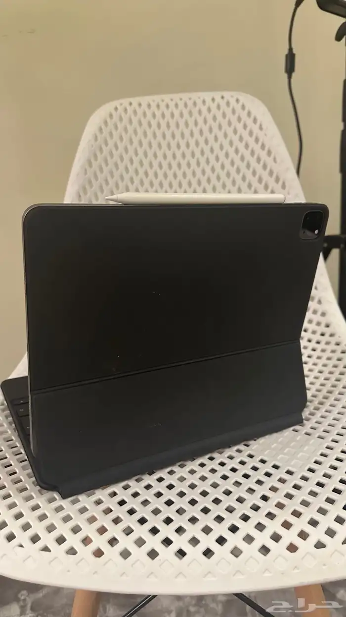 للبيع ايباد برو M2   ماجيك كيبورد   قلم 2