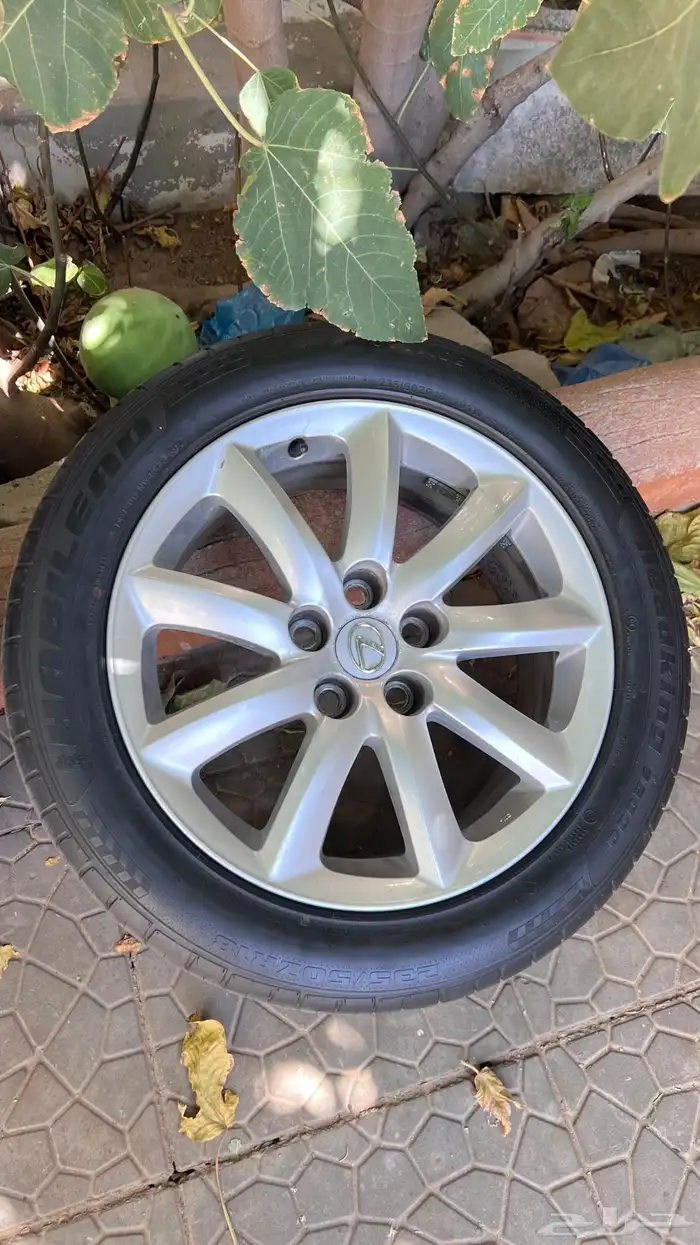 جنوط لكزس 460 بكفرات شبه جديده 1