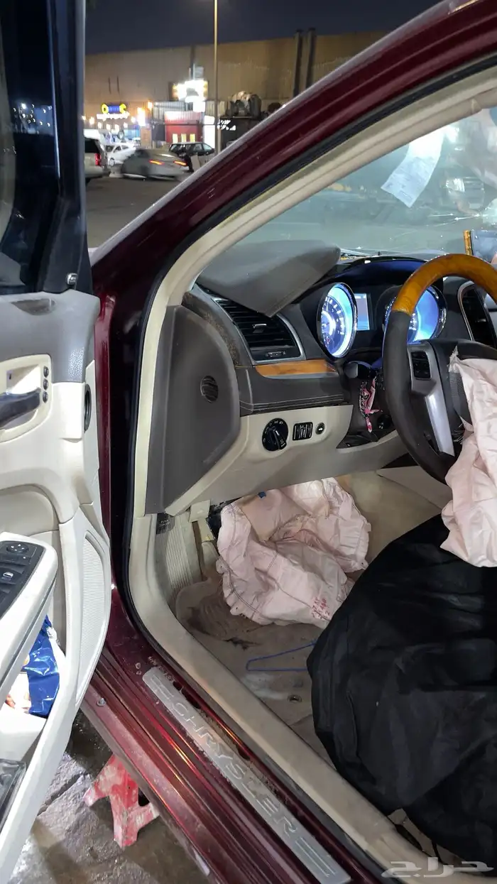 كرايزلر 5.7 V8 مصدومه 9