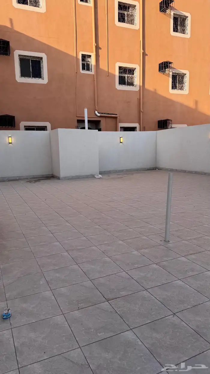 للبيع روف علوى مداخل مستقله من 600 الف حى الوسام 27