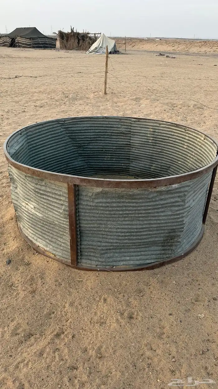 حياض طعام مرتفعه للإبل 2