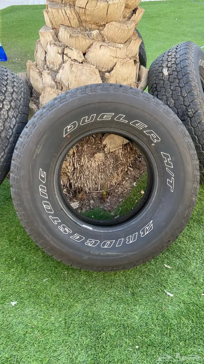 للبيع اربع كفرات برجستون مقاس 275 70R16 ب 900 0