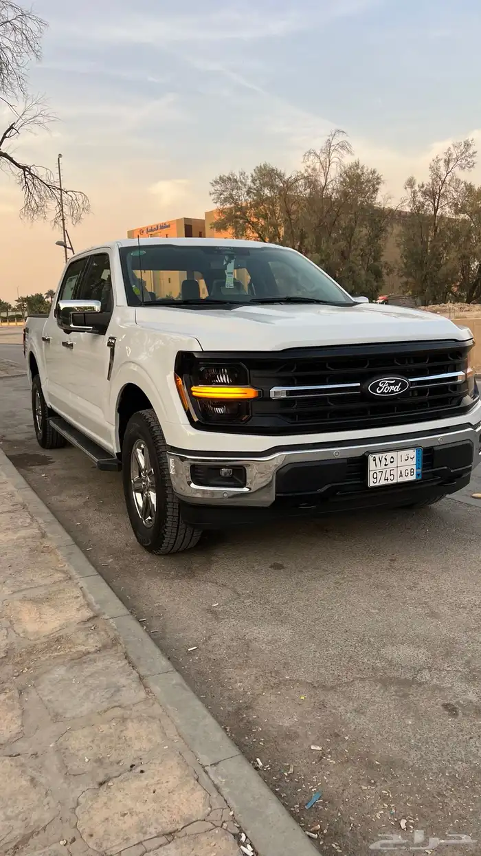 للبيع فورد أف F150 XLT جديد ممشى1250 كيلو فقط V8 أبيض 2025 2