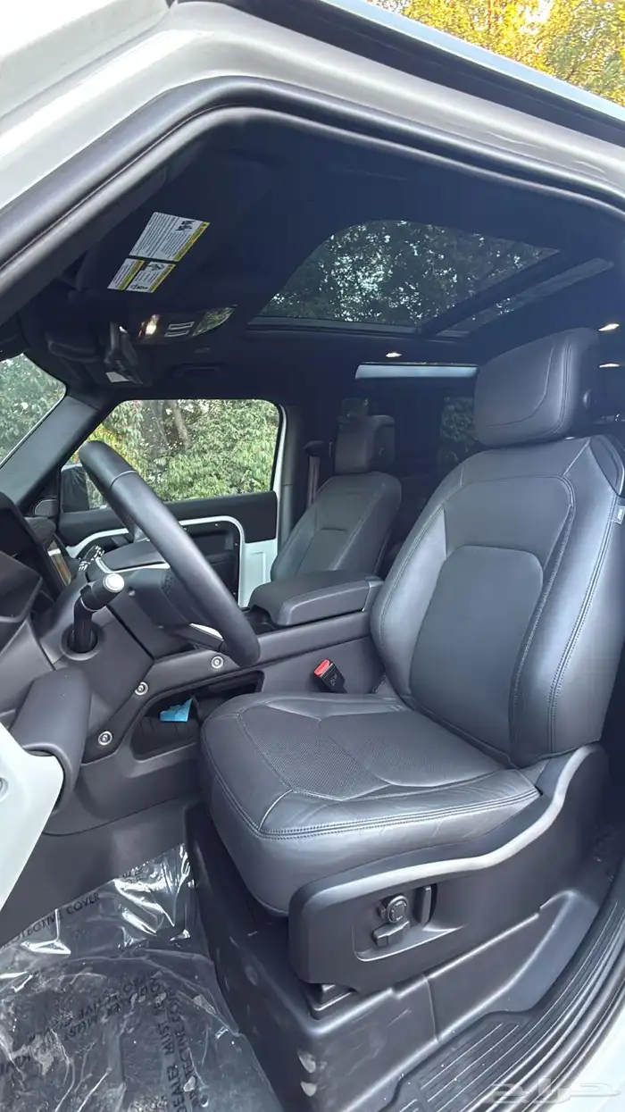 Land rover Defender 90 موديل 2023 V4 9