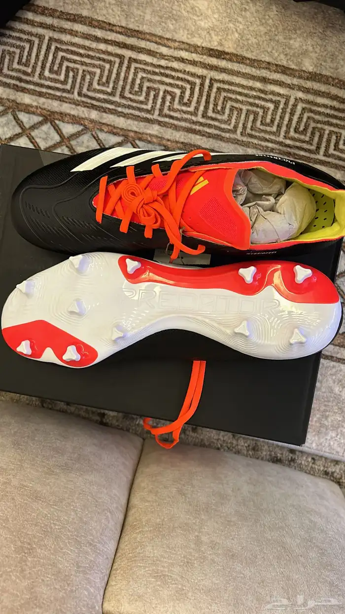 للبيع جواتي أديداس جديد مقاس 44 2