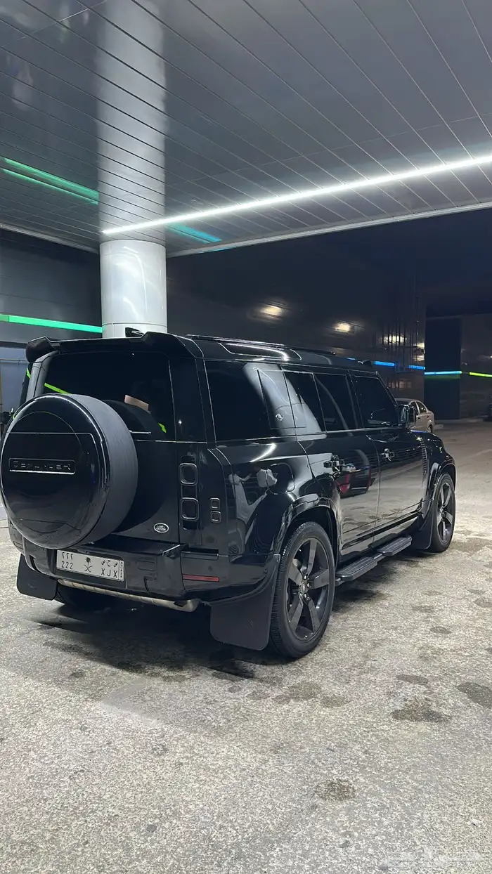 لاندروفر ديفندر P300 110 موديل 2020 أسود كريستال 0