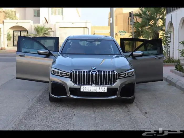 للبيع BMW 730li Mkit 2021 نظيفة بكالة الوكالة . 2
