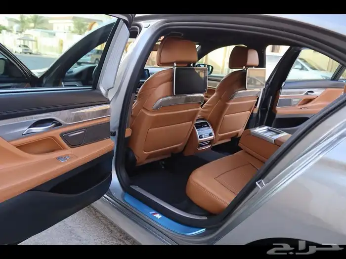 للبيع BMW 730li Mkit 2021 نظيفة بكالة الوكالة . 9