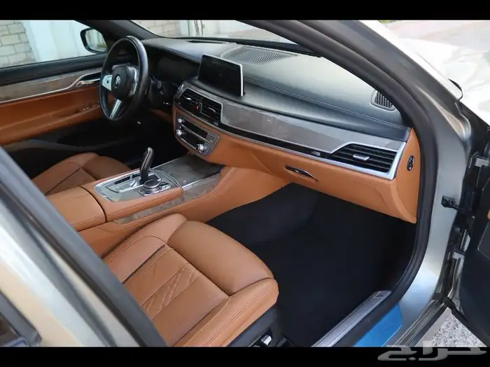 للبيع BMW 730li Mkit 2021 نظيفة بكالة الوكالة . 12