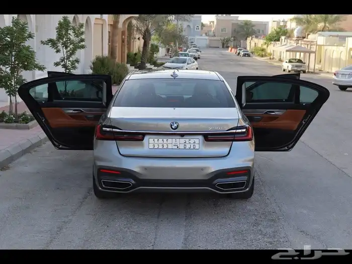 للبيع BMW 730li Mkit 2021 نظيفة بكالة الوكالة . 4