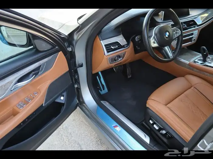 للبيع BMW 730li Mkit 2021 نظيفة بكالة الوكالة . 18