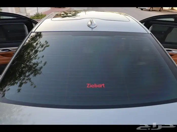 للبيع BMW 730li Mkit 2021 نظيفة بكالة الوكالة . 3