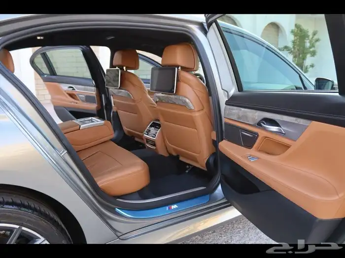 للبيع BMW 730li Mkit 2021 نظيفة بكالة الوكالة . 10