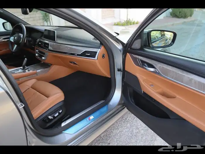 للبيع BMW 730li Mkit 2021 نظيفة بكالة الوكالة . 13