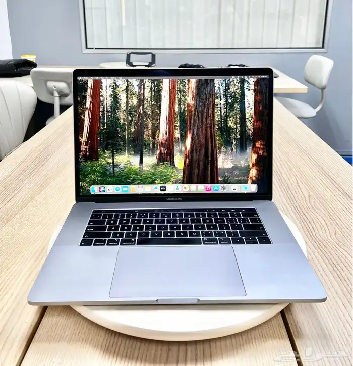 MacBook Pro Touch Bar Look like new. no any issues 6