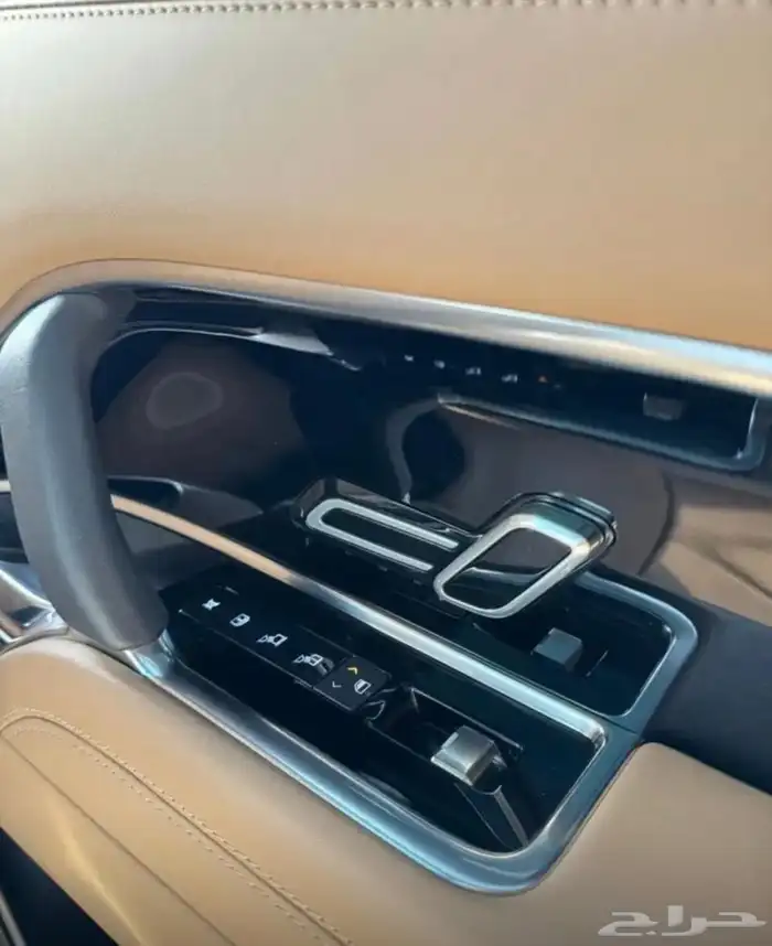 للبيع لاند روفر رنج فوج HSE 2023 وارد قطر 10