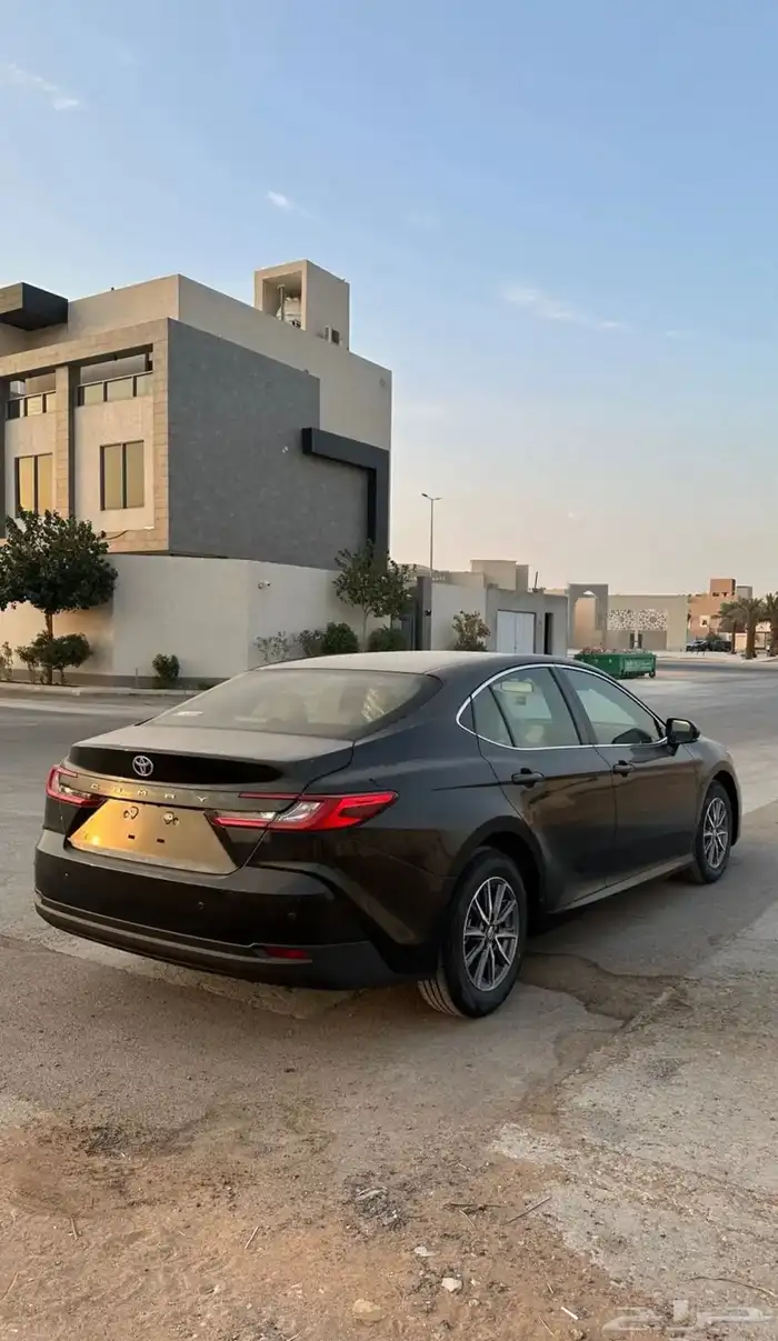 كامري 2025 اسود ستاندر E 4
