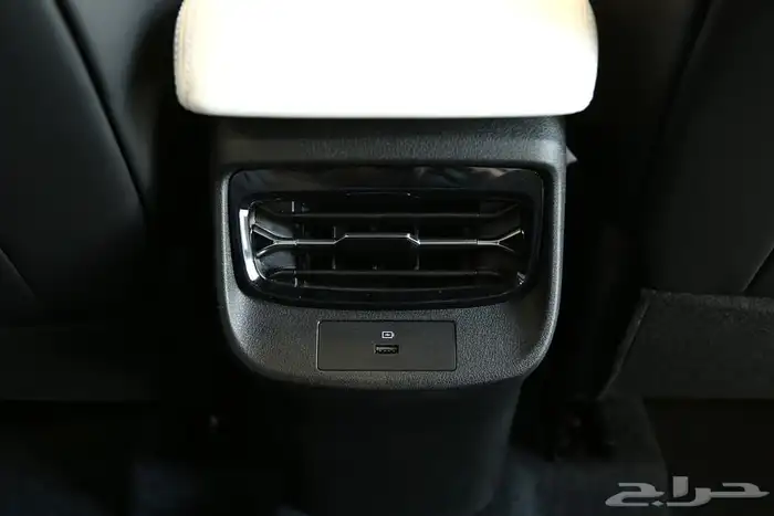 دونج فينج ميج E2 لكجري 2026 10