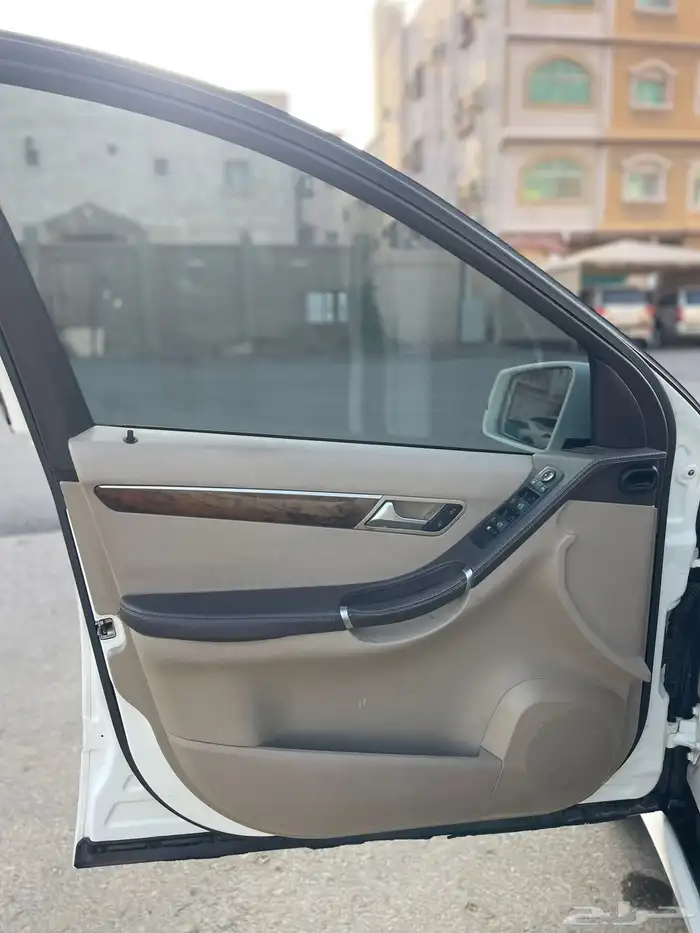 للبيع مرسيدس مخزن R300 2011 27