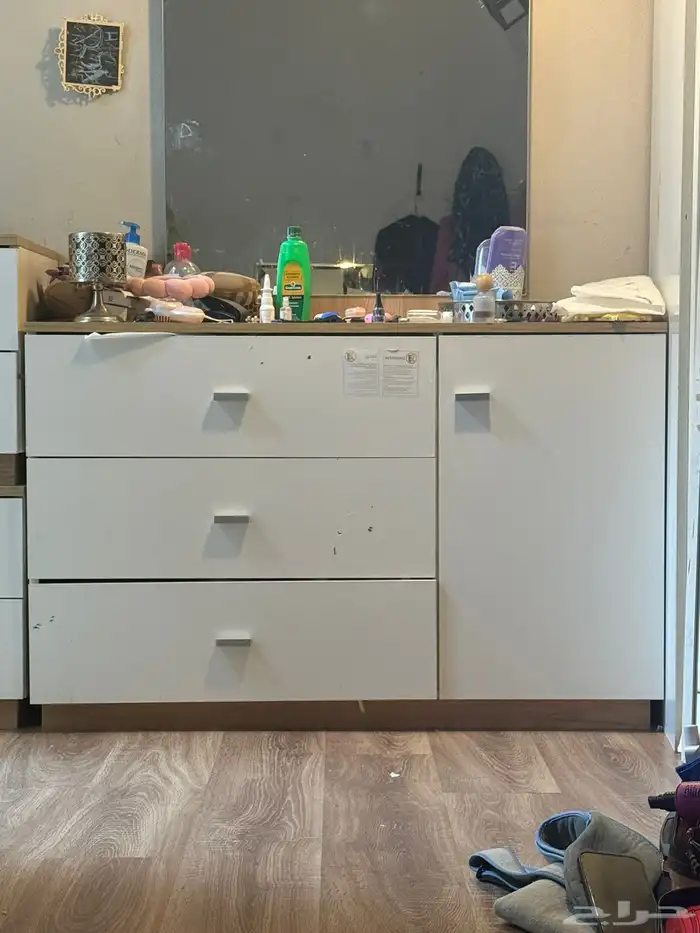 غرفة نوم سرير 180 مع المطرح وتسريحه و2 كومدي ودلاب كورنر 8