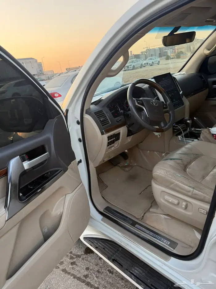 جيب لاندكروزر VXR 2018 7