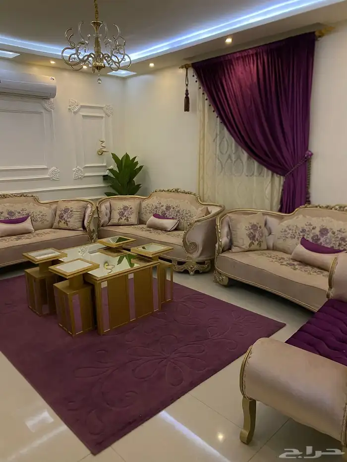 كنب مجلس مع الستاره والطاولات والسجاد بدون المكيف 0