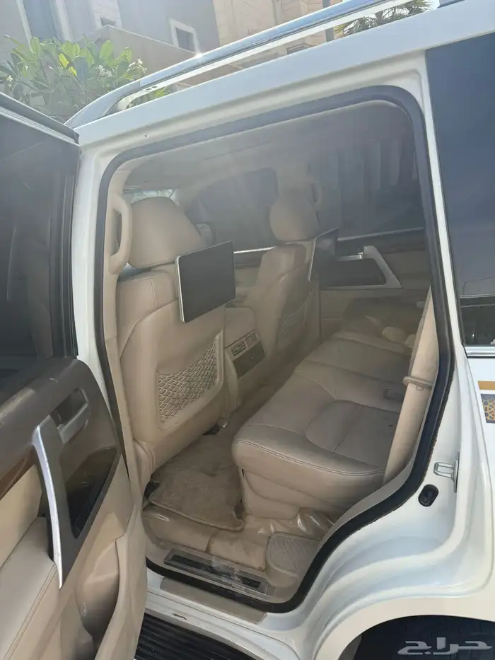 جيب لاندكروزر VXR 2018 1