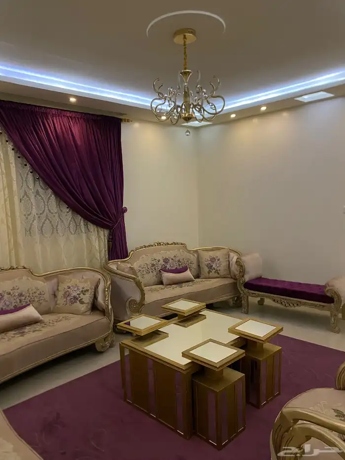 كنب مجلس مع الستاره والطاولات والسجاد بدون المكيف 1