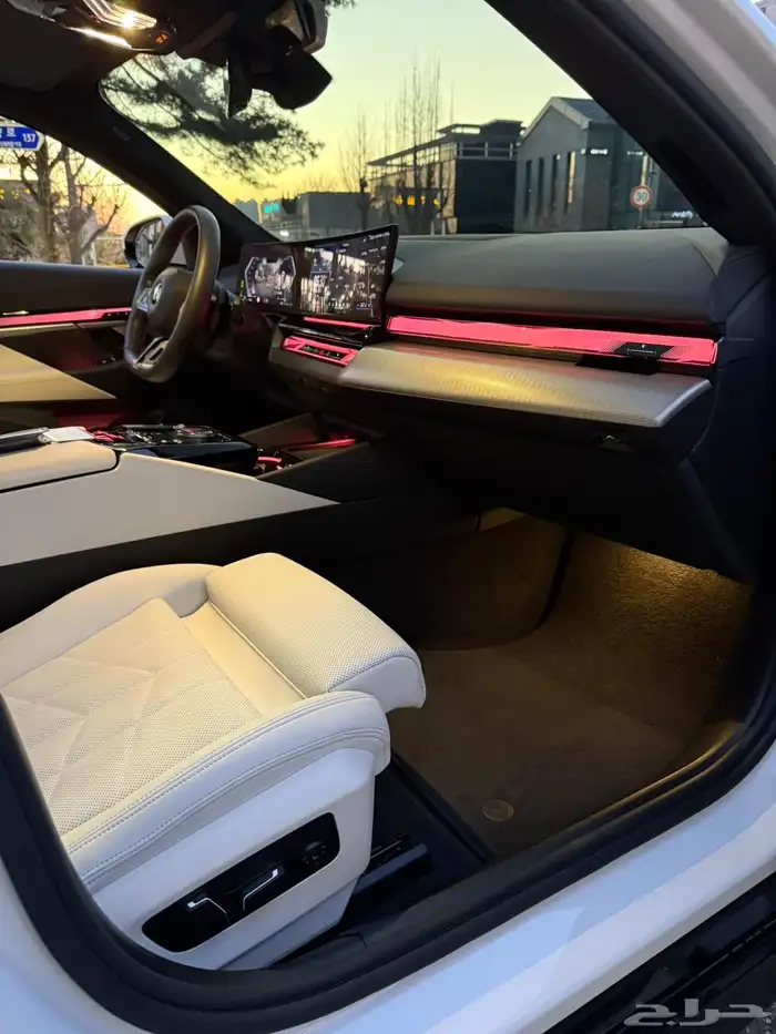 بي ام دبليو 520i 7