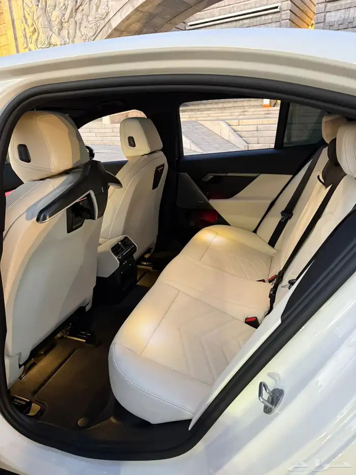 بي ام دبليو 520i 20