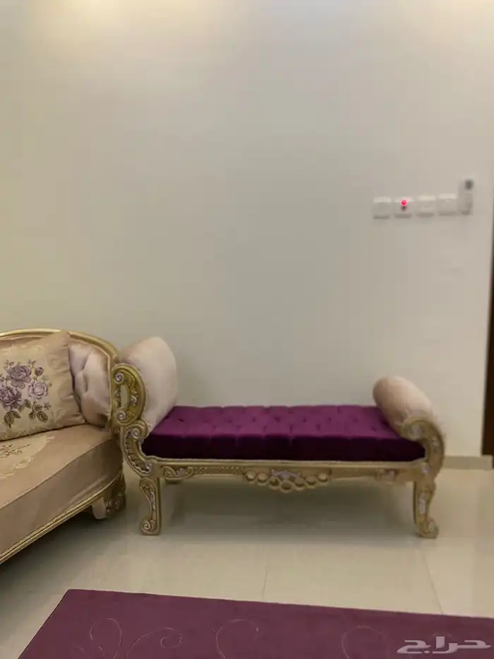 كنب مجلس مع الستاره والطاولات والسجاد بدون المكيف 3