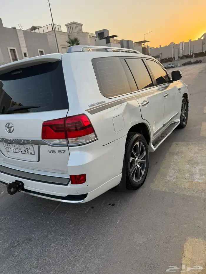 جيب لاندكروزر VXR 2018 3