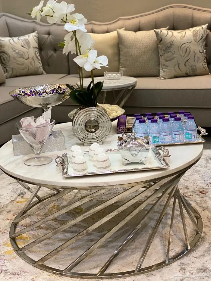 طاوله جديده وسبب البيع انها كبيره 0