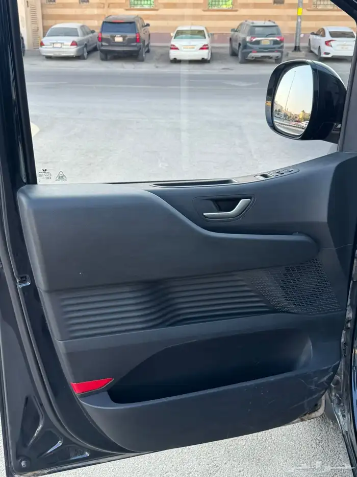 للبيع ستاريا 2023 بنزين ( شبة الجديد ) 6