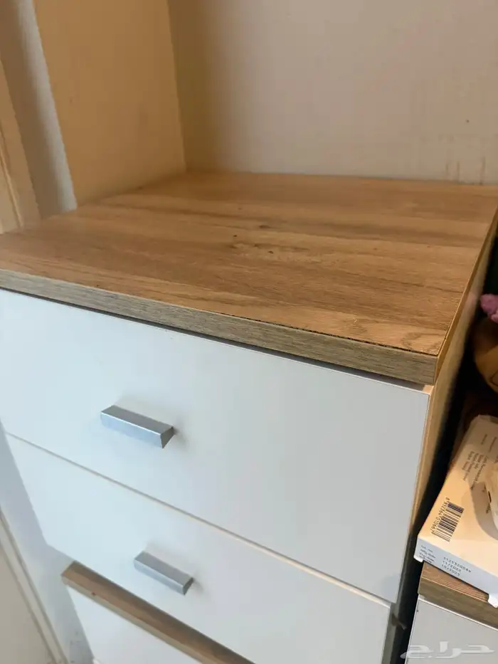 غرفة نوم سرير 180 مع المطرح وتسريحه و2 كومدي ودلاب كورنر 9