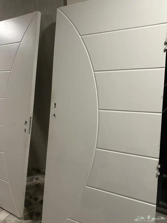 ابواب شقق داخلي وخارجي للبيع بحاله ممتازة جدا بدون الحلق 2