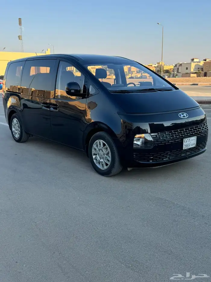 للبيع ستاريا 2023 بنزين ( شبة الجديد ) 0