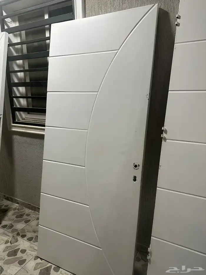 ابواب شقق داخلي وخارجي للبيع بحاله ممتازة جدا بدون الحلق 1