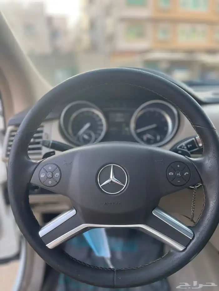 للبيع مرسيدس مخزن R300 2011 25