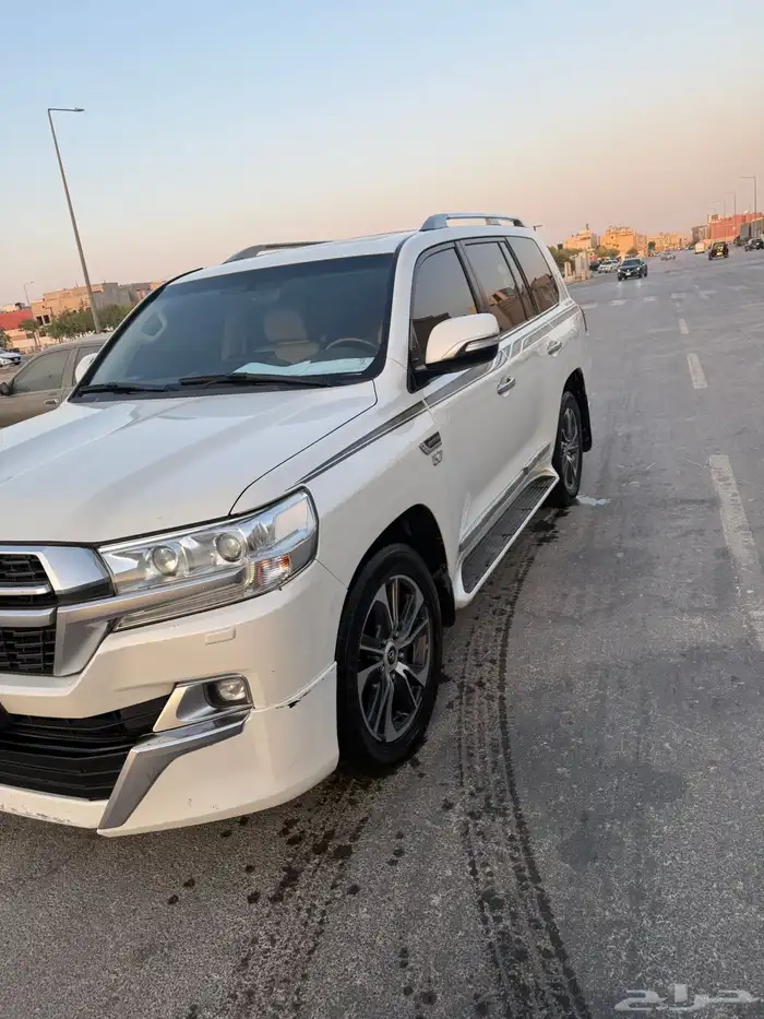 جيب لاندكروزر VXR 2018 4