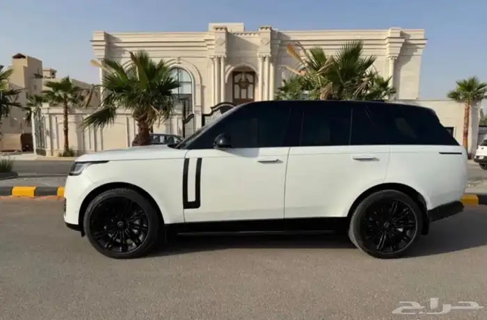 للبيع لاند روفر رنج فوج HSE 2023 وارد قطر 2