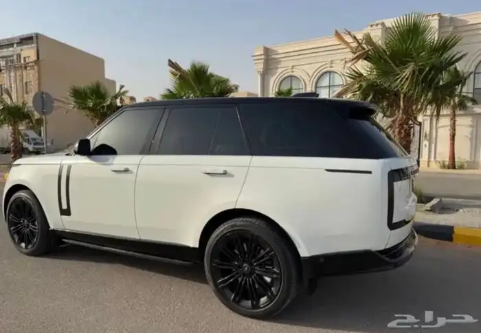 للبيع لاند روفر رنج فوج HSE 2023 وارد قطر 1