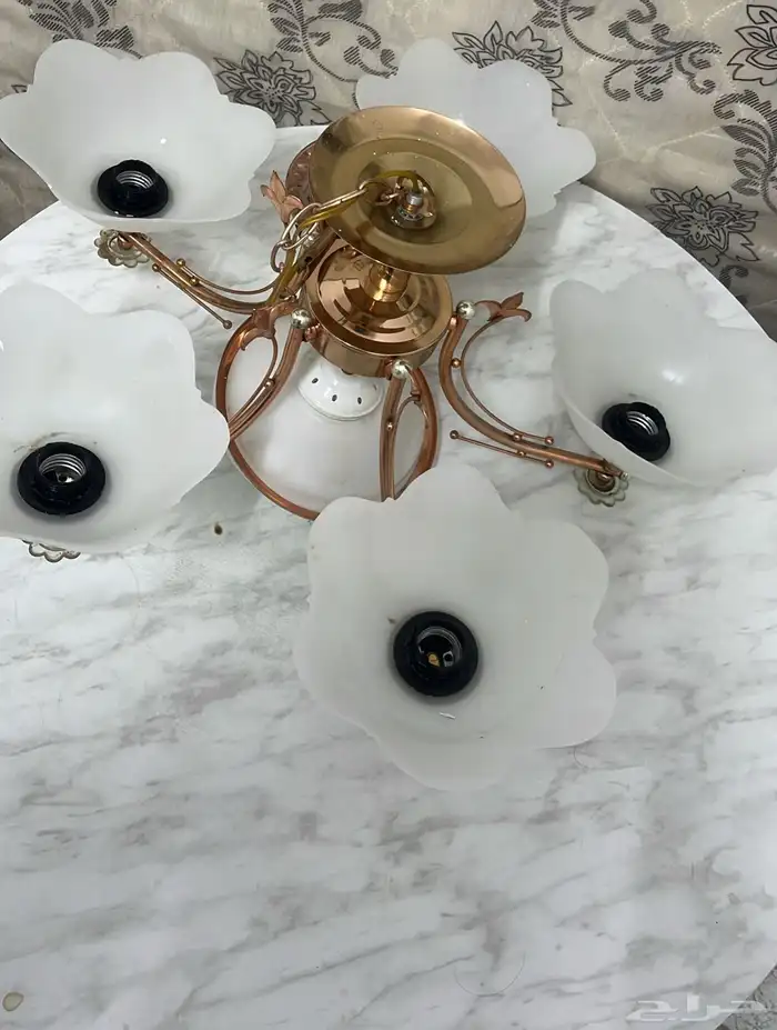 مكيف للبيع و نجف عدد3 3