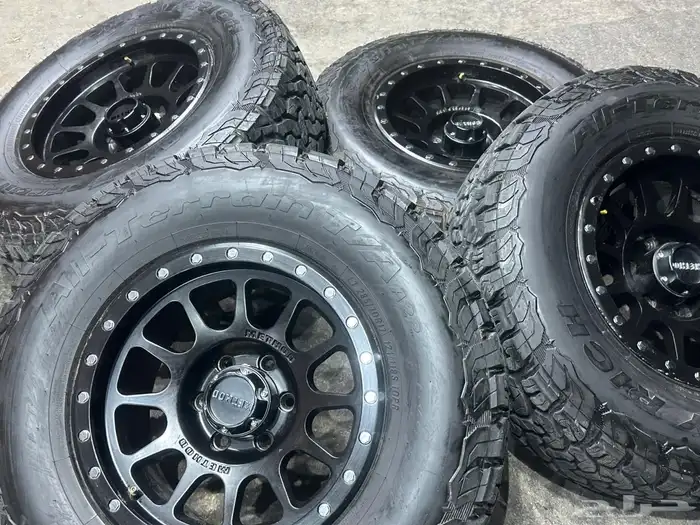 جنوط ميثود 6 مسمار مع كفرات نص حجري مقاس 17 14