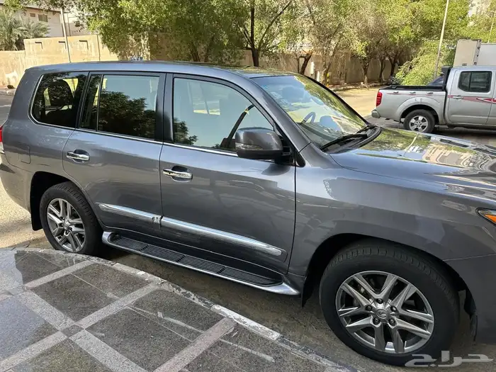 لكزس LX570فل كامل 2012 4